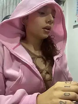 kharinaa on StripChat 