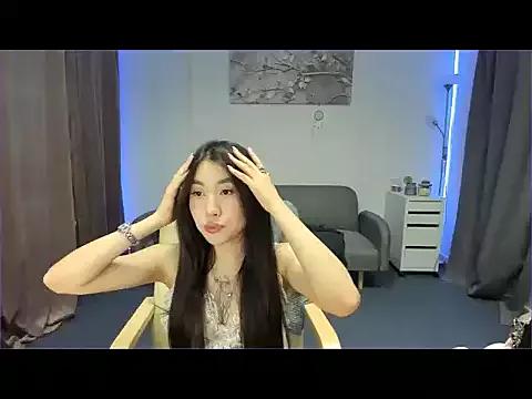 kira_kisses on StripChat 