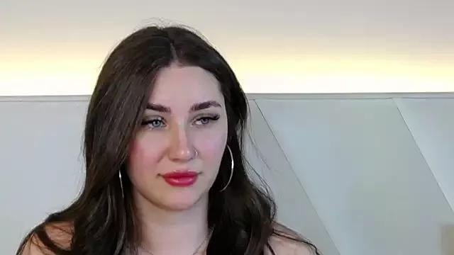 KiraBarlows on StripChat 