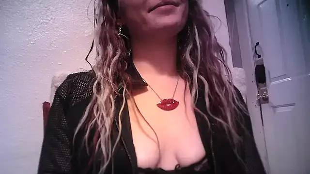 KissMysAssXoXo on StripChat 