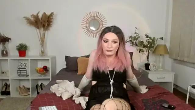 KylieCristals on StripChat 