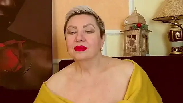 LadyPosh — JUST GIVE ME A SMILE!