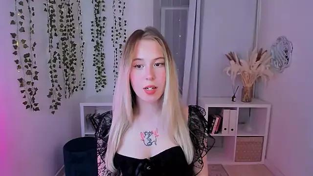 LanaRoselle on StripChat 