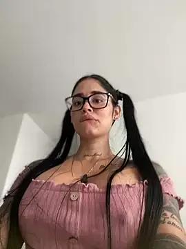 LaraHenao on StripChat 