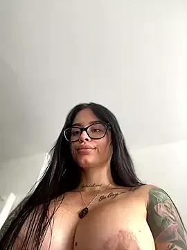 LaraHenao on StripChat 