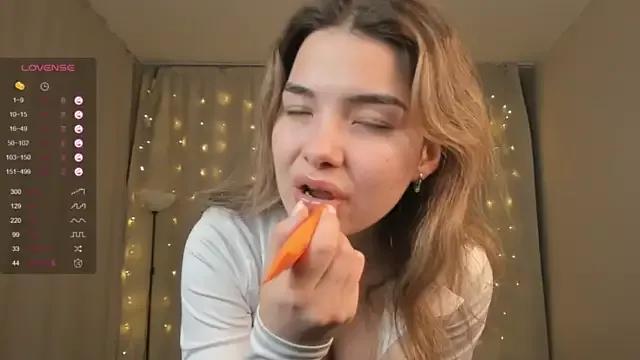 LauraPrattt on StripChat 