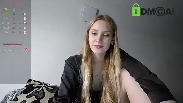 Layla001 on StripChat 