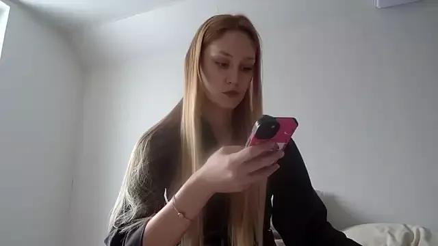 Layla001 on StripChat 