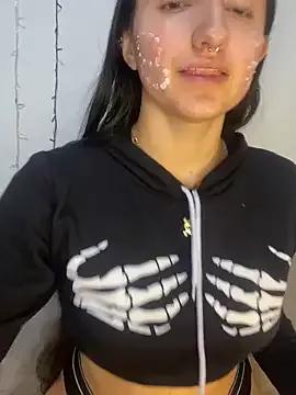 laylawhitee0816 on StripChat 
