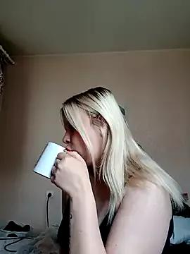 LeilaBlossom on StripChat 
