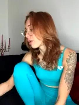 LiaLuxuria on StripChat 