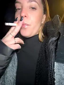 LiliMorganxxx — TETTE DI FUORI IN STRADA