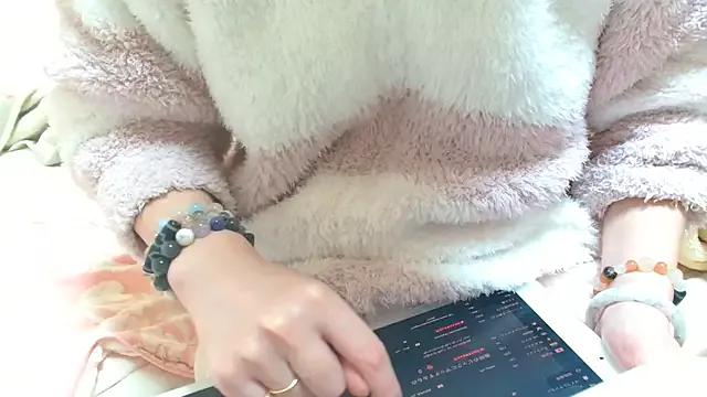 liliyRiSAcha-n on StripChat 