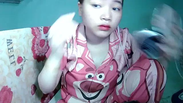 Lily3322 on StripChat 