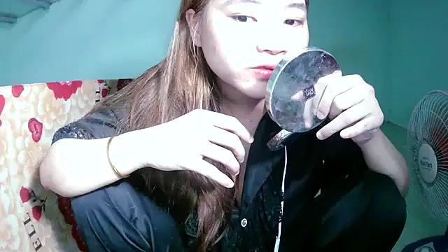 Lily3322 on StripChat 