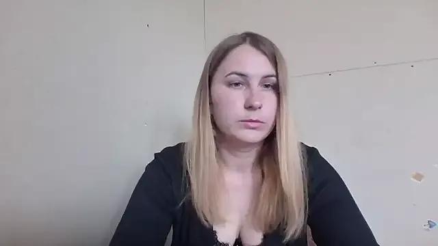 Lisa2502 on StripChat 
