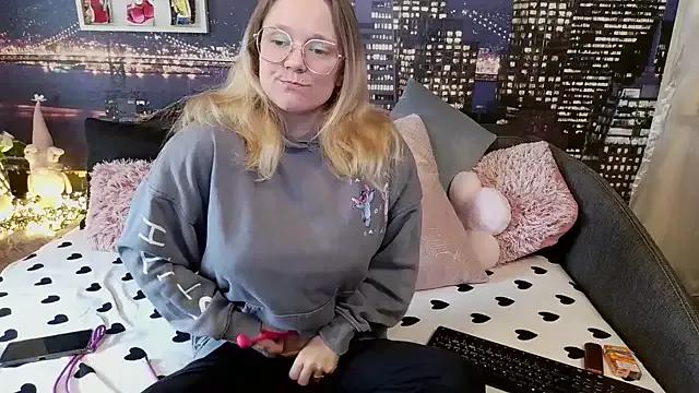 little-leni on StripChat 