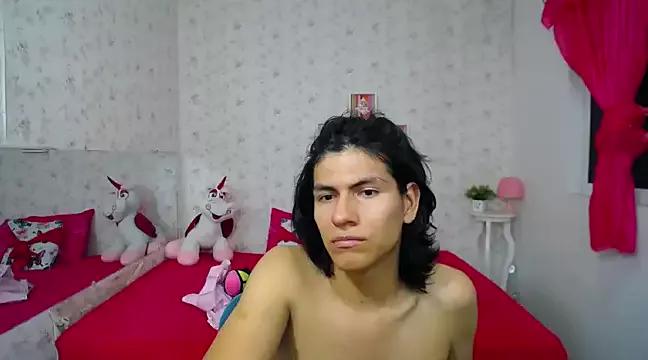 little_pauxxx on StripChat 
