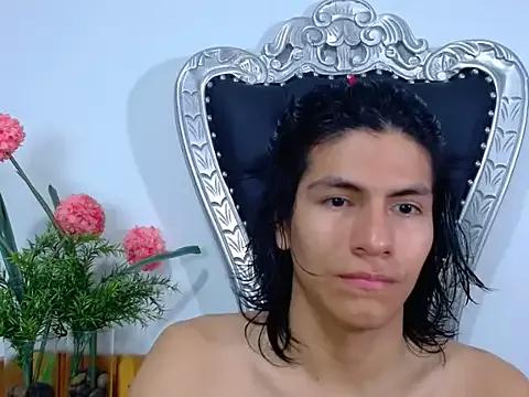 little_pauxxx on StripChat 