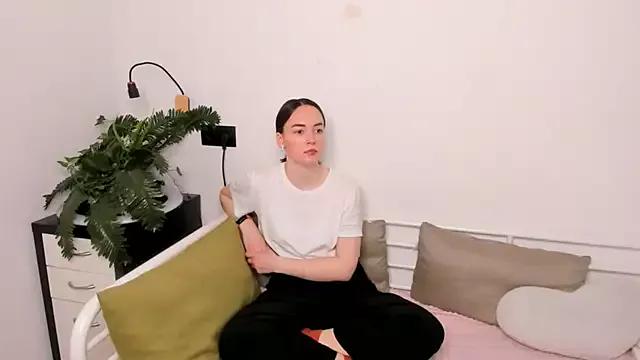 LoisBasil on StripChat 