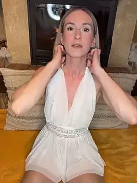 lola_tentatiion — 2 DOIGTS  EN DOGGY