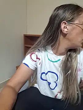 loolitaa2 on StripChat 