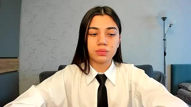 LooveNest on StripChat 