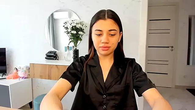 LooveNest on StripChat 
