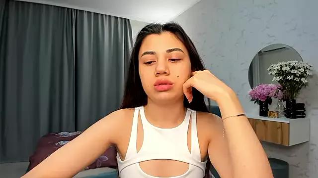 LooveNest on StripChat 