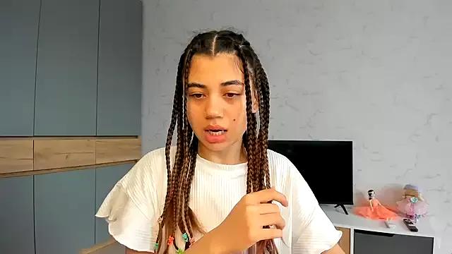 LooveNest on StripChat 