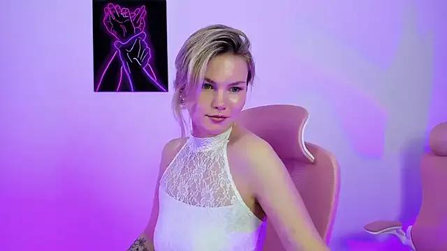 LoretttaMoe on StripChat 