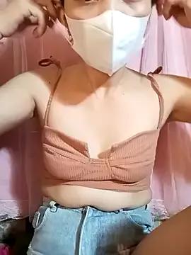 Lowwen_33 on StripChat 