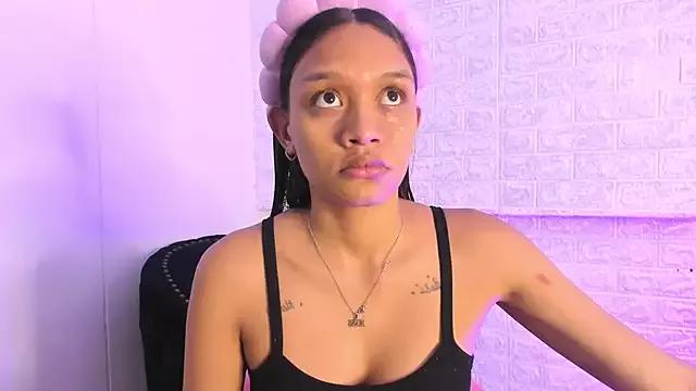 LuluGlow on StripChat 