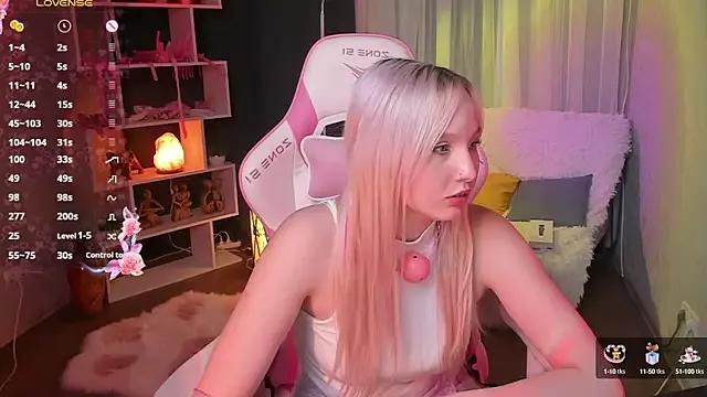LunaAshes on StripChat 