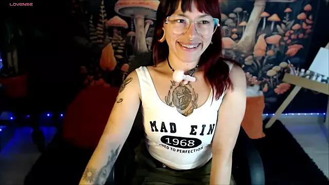 LunaBunny8 on StripChat 