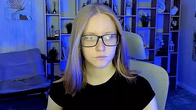 LuunaWiinters on StripChat 