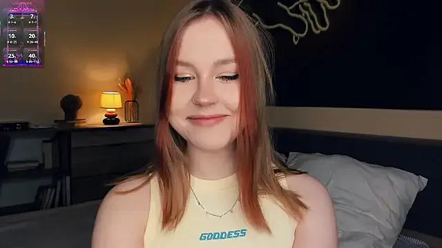 MaliaBourraine — Suck 2 fingers close up
