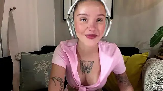 MartinaDeoliveira — doggy pose