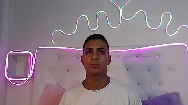 MATEOGUZMAN2 on StripChat 