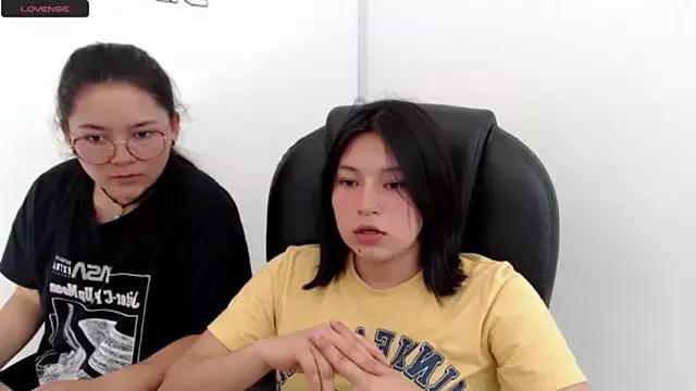 mia_and_chloe on StripChat 