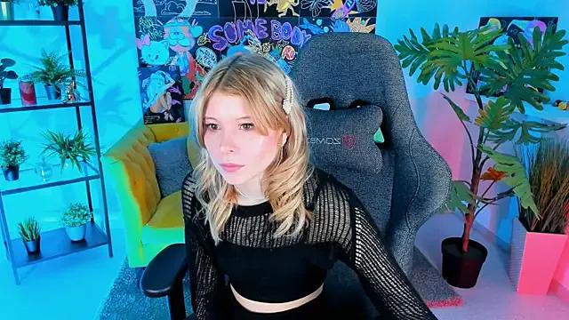 MiaChains on StripChat 