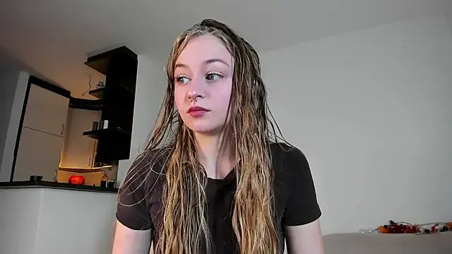 MiaMews on StripChat 