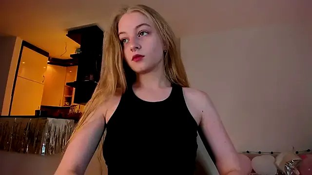 MiaMews on StripChat 