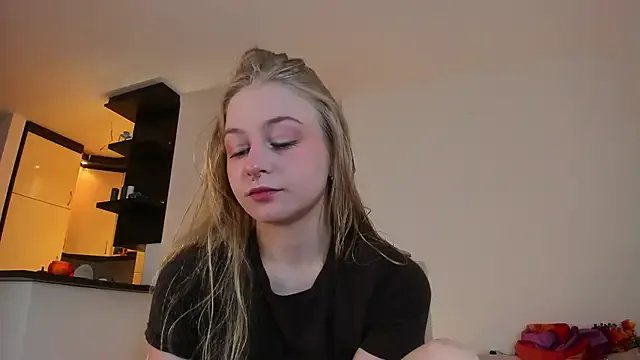 MiaMews on StripChat 