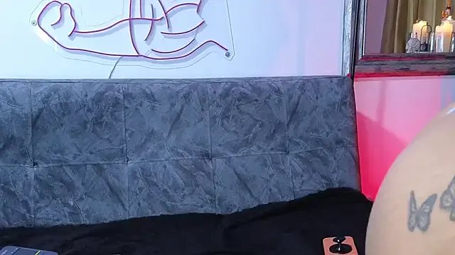 MightyLaura1 — Freechat on StripChat