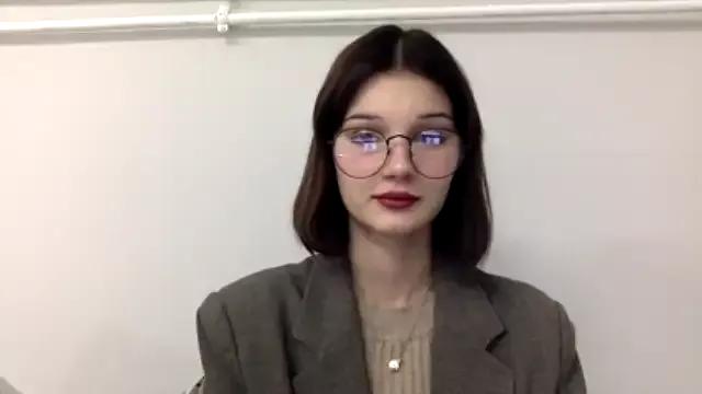 mikkilovee on StripChat 