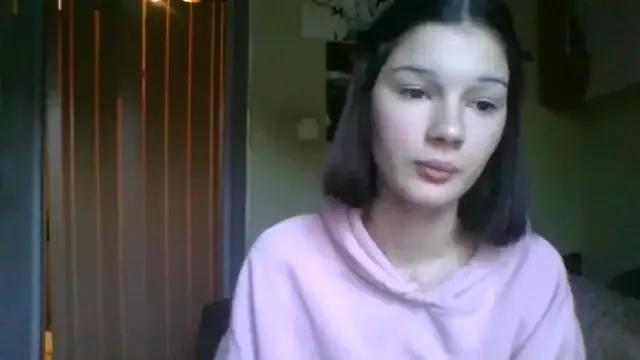 mikkilovee on StripChat 