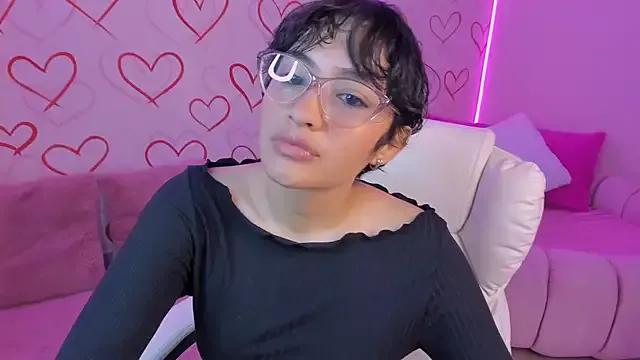 milliejones_2 on StripChat 