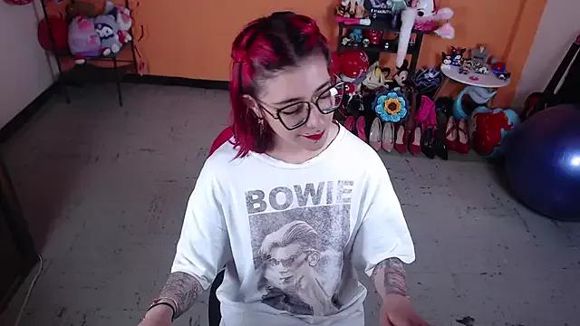 MissMiia2 on StripChat 