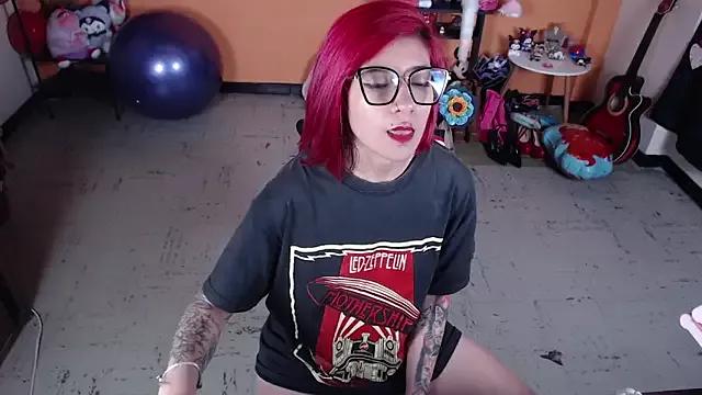 MissMiia2 on StripChat 